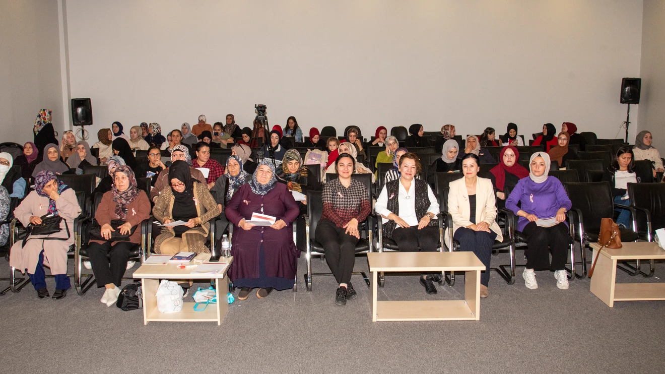 Bilim Kafe etkinliklerinde meme kanserine dikkat çekildi